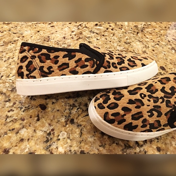 LAST 1! ❤️Amazing Quilted Leopard Sneakers! - Picture 2 of 4